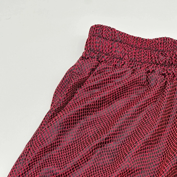 Men’s shorts size Small Activewear Gym Training Red Snake Skin - Picture 5 of 8